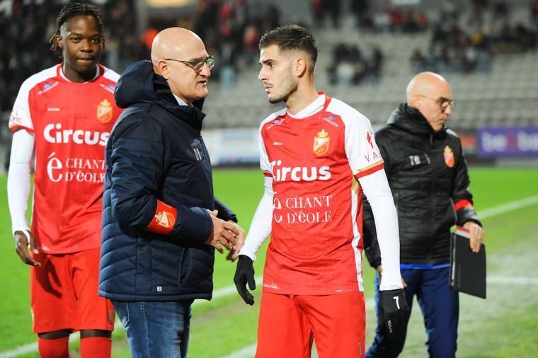 Le choc de D1 FFA Mons-Olympic, un duel entre Loris et Dante Brogno : “Si Loris marque, Dante sera super heureux pour lui”