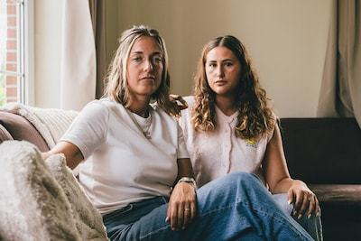 “Vond jij het niet vervelend dat ik jouw been de hele tijd vasthield in de rechtbank?” Melanie (36) en Luna (29) werden beiden slachtoffer van verkrachter en aanvaller Bart L.