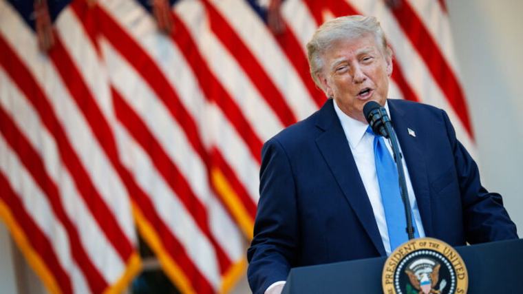 Trump stelt voor om de Straat van Hormuz om te dopen tot ‘Trump Strait’