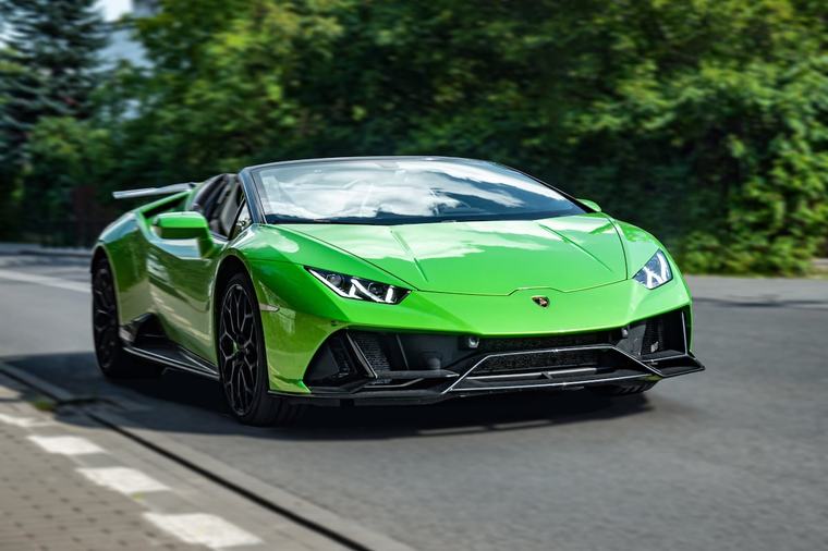 Un père et son fils qui roulaient à 200 km/h tués après un accident au volant d’une Lamborghini de location