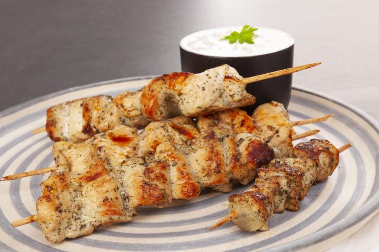 Le grand test des marques : un dernier barbecue avant l’automne ? Les meilleures brochettes de poulet ne sont pas celles que vous croyez (COMPARATIF)