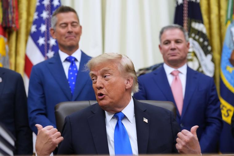 "Baissez les taux ou..." : la menace de Donald Trump à la Fed