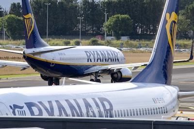 Hoge olieprijs zet druk op vliegtickets: Ryanair plant minder wintervluchten en waarschuwt voor duurdere tickets