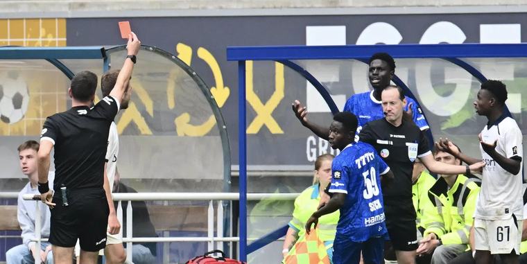 KAA Gent ziet Cissé geschorst worden na rode kaart tegen Club Brugge