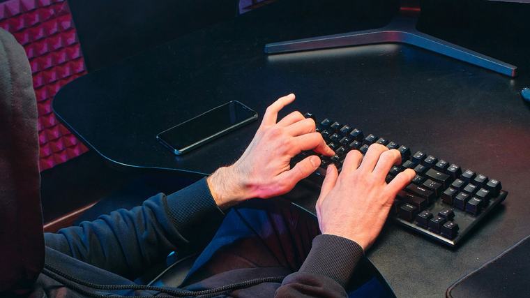 FBI waarschuwt voor vier signalen van online oplichting