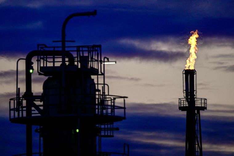 Le pétrole flirte avec les 100 dollars, les marchés européens sous pression