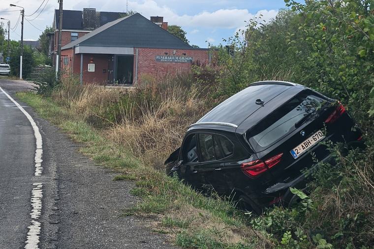 Perte de contrôle à Philippeville : une BMW au fossé