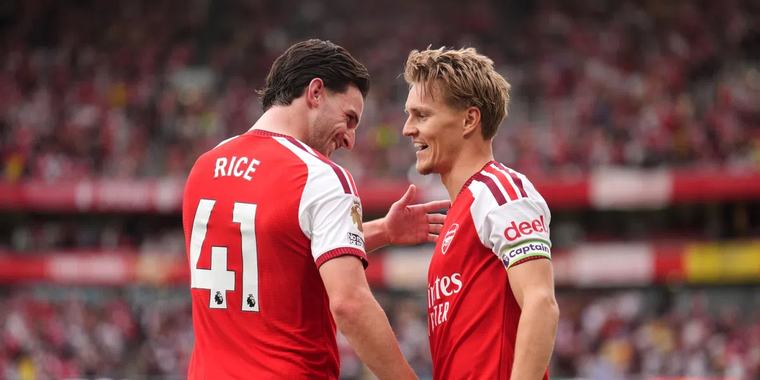 Christos Tzolis helpt Arsenal met een assist voorbij stadsgenoot en rivaal Chelsea