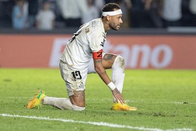 “Proficiat, echt... Wat een waardeloos werk”: Neymar maakt zich na uitschakeling kwaad om grasmat van... eigen club