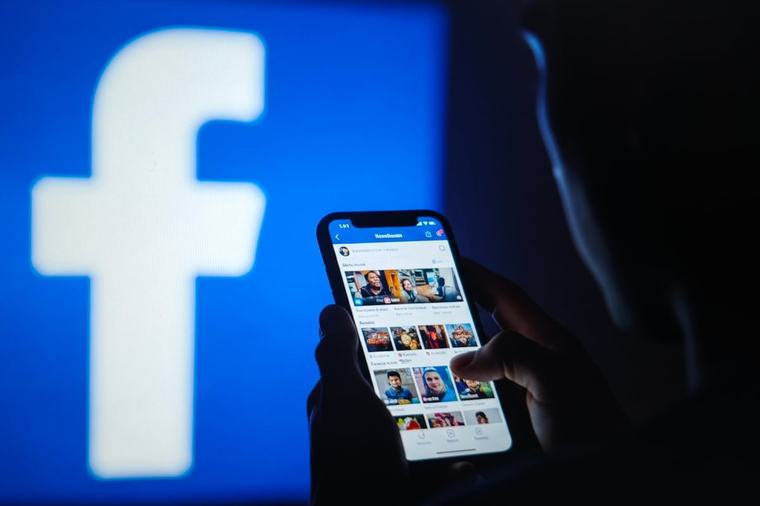 700 000 protestataires et un aveu de Mark Zuckerberg : "On s’est vraiment plantés"