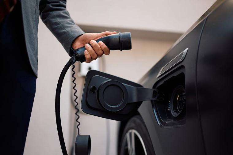 Les émissions réelles des voitures hybrides rechargeables sont très loin des chiffres officiels