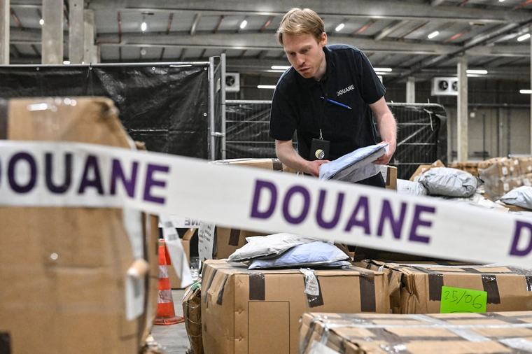 La taxe douanière sur les petits colis rapporte gros : voici les premiers chiffres