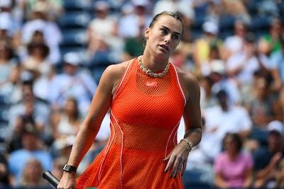 “Misschien gaat ons spel hen te snel, dat ze het vertraagd willen zien?”: ‘s Werelds nummer één Sabalenka klaagt over doordringende wietgeur