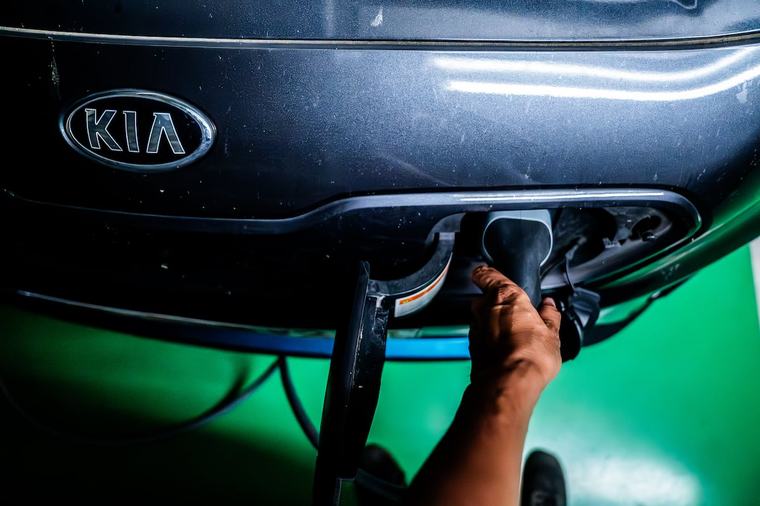 Il recharge son véhicule pendant 30 minutes et reçoit une facture de 14.500€