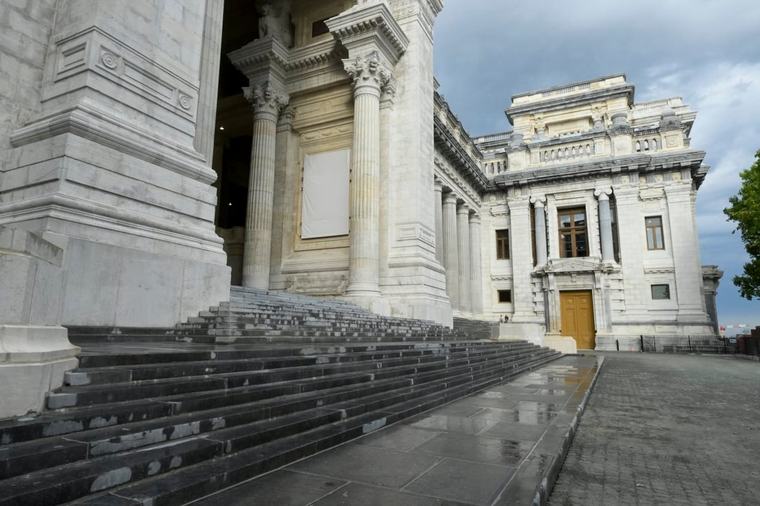 "Après plus de 20 ans, les échafaudages disparaissent enfin": une première phase de restauration s'achève au Palais de Justice de Bruxelles