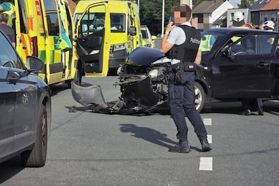 Twee gewonden bij aanrijding in Dendermonde: één slachtoffer moet uit wagen bevrijd worden
