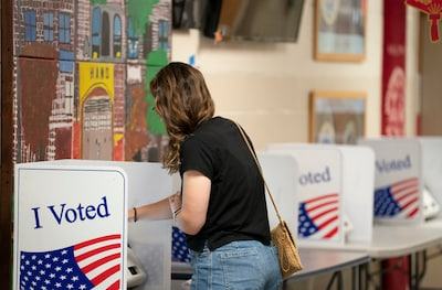 Miljoenen Amerikanen dreigen stembiljet voor tussentijdse verkiezingen niet op tijd te ontvangen: “Potentieel rampzalige problemen”