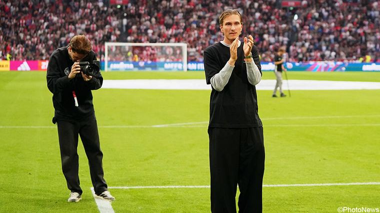 Eredivisie "Ooooooh Mika Godts!": Ajax zet Belgische winger in de bloemetjes voor topper tegen PSV