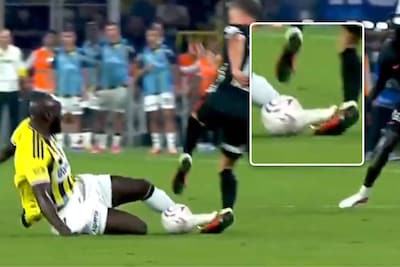 De ene Rode Duivel gaat stevig door op de andere: invaller Romelu Lukaku pakt uit met forse tackle op Leandro Trossard, die uitblinkt met knappe assist