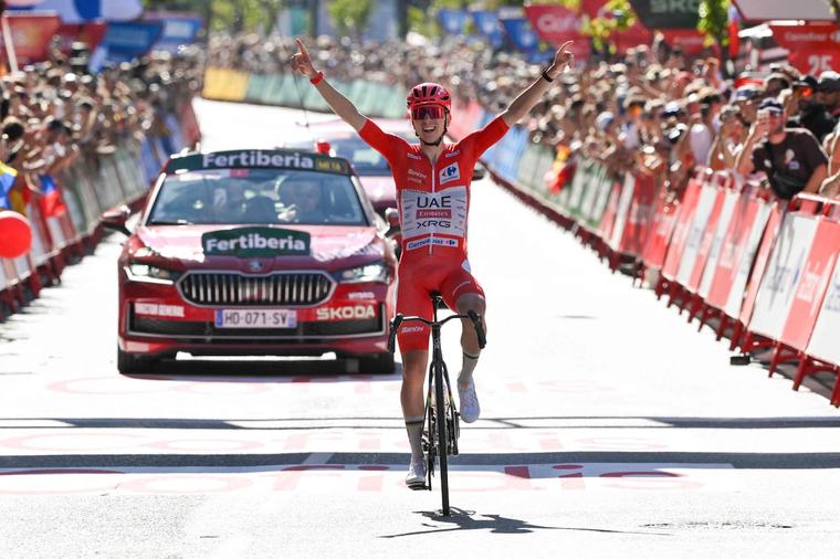 Après sa démonstration sur la 4e étape de la Vuelta, Pogacar s’est trouvé son vrai défi : “Je suis prêt à défendre mon maillot rouge jusqu’au bout”
