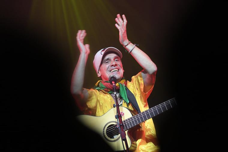 Manu Chao à Saint-Gilles, place Van Meenen : “Ce soir, vous êtes mon médicament”