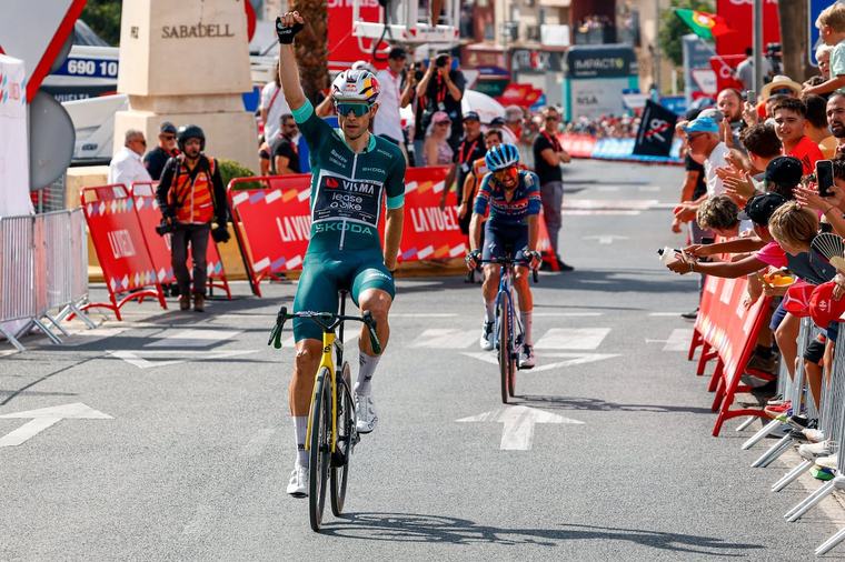 Une victoire tous les douze jours et un succès dans ses quatre derniers grands tours : les chiffres fous de Wout van Aert, Monsieur Étapes