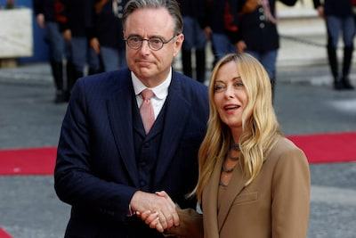 Bart De Wever op audiëntie bij koningin van rechts Europa: waarom dat niet toevallig is net voor begrotingsmarathon