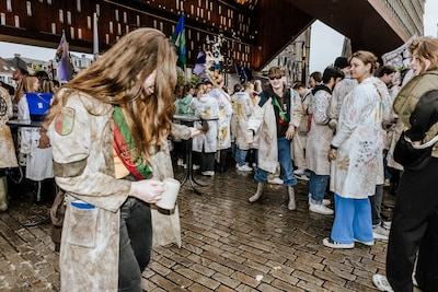 Van minstens zes uren slaap tot niet langdurig knielen: dit zijn de verscherpte regels voor studentendopen in Gent