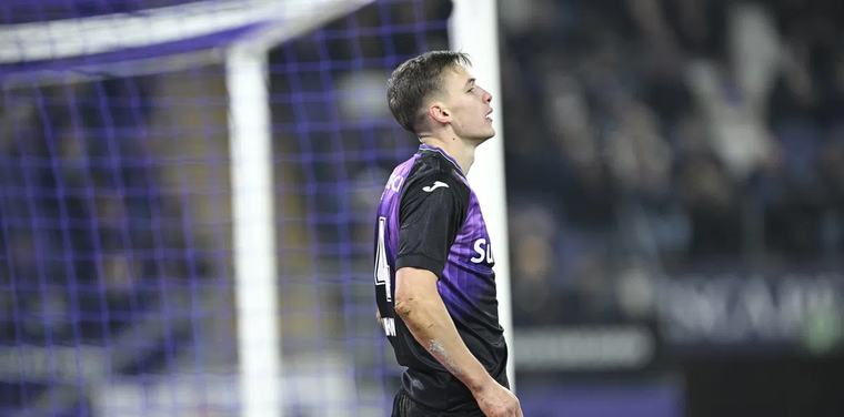 Sikan mag vieren met Anderlecht: "Ik ben heel blij met deze trofee"