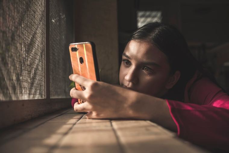 Voici le “Gen Z stare”, phénomène qui inquiète les scientifiques