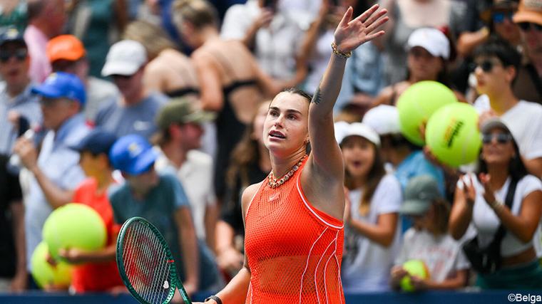 einde 2 0 US Open "Iemand is wiet aan het roken": Aryna Sabalenka moet wedstrijd op US Open even onderbreken, maar staat wel in vierde ronde