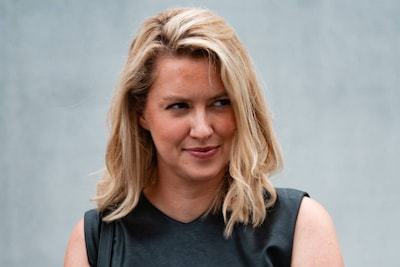 Els van Doesburg “verbaasd over stortvloed aan giftige reacties” na uitspraken over moederschap