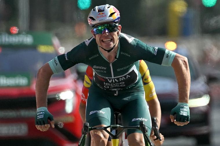 Vuelta 2026 : Le doublé pour Wout Van Aert, qui règle un sprint réduit sous la chaleur de Cordoue (VIDEO)