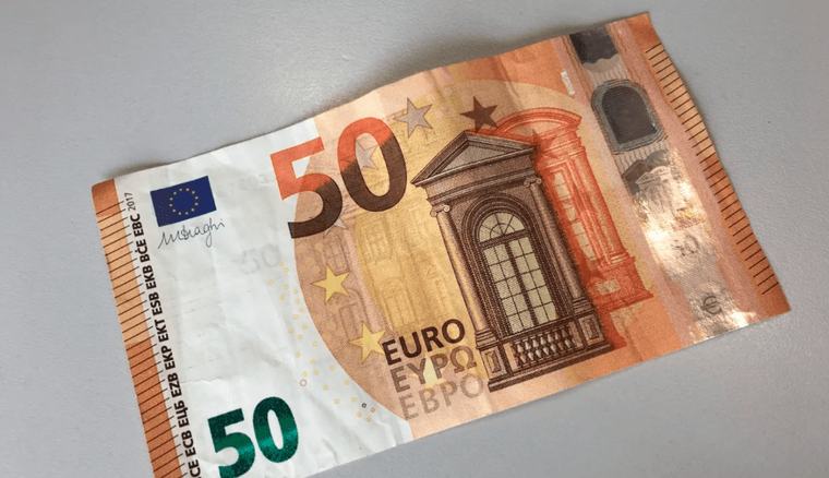 Apotheker signaleert dat klant vals briefje van 50 euro wil uitgeven in Mechelen: daders betrapt met 34 valse biljetten in wagen
