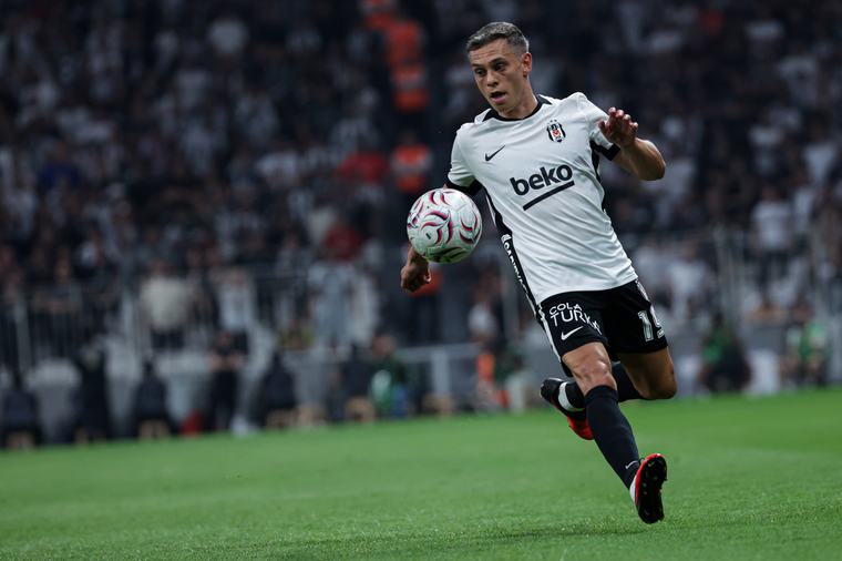 Belgen in het buitenland - Besiktas en Trossard winnen topper in Turkije tegen Fenerbahçe en Lukaku